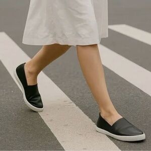 FRYE Women’s Melanie Slip-On Size 6